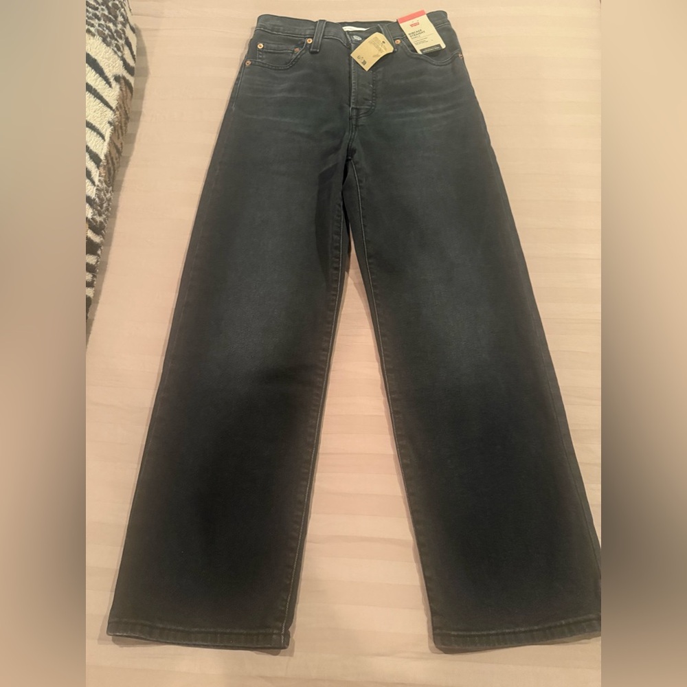 Levi's Women's Straight Leg Jeans in Charcoal